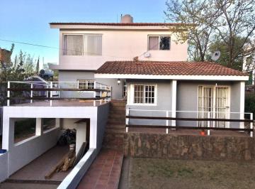 Casa · 180m² · 7 Ambientes · 1 Cochera · Casa en Tanti