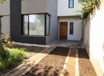 Casa · 76m² · 3 Ambientes · 1 Cochera · Venta / Dos Duplex a Estrenar