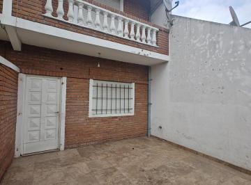 Casa · 61m² · 3 Ambientes · 1 Cochera · Excelente Duplex a m del Centro Comercial de Laferrere