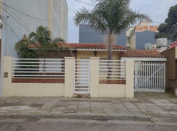 Casa · 70m² · 3 Ambientes · 1 Cochera · Casa en Venta en La Costa Atlántica