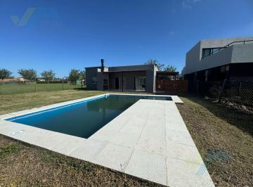 Casa · 100m² · 3 Ambientes · 2 Cocheras · Venta de Casa con Pileta - San Ramon Pilar del Este