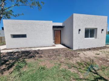 Casa · 104m² · 4 Ambientes · 2 Cocheras · Venta de Casa en San Ramon Pilar del Este