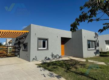 Casa · 120m² · 4 Ambientes · 2 Cocheras · Venta de Casa en Una Planta - Santa Emilia Pilar del Este