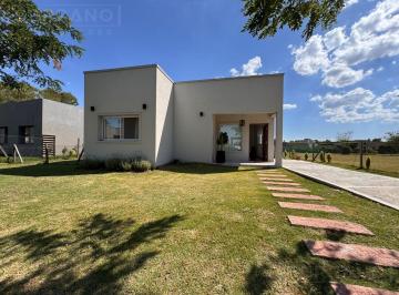 Casa · 110m² · 4 Ambientes · 1 Cochera · Casa en Venta con Pileta, 4 Amb, San Ramon, Pilar del Este