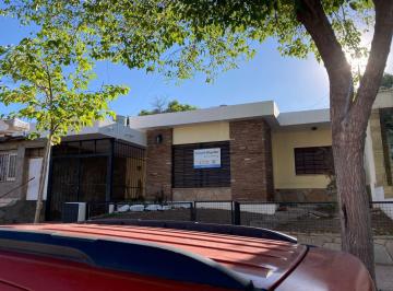 Casa · 3 Dormitorios · 1 Cochera · Casa en Ciudad