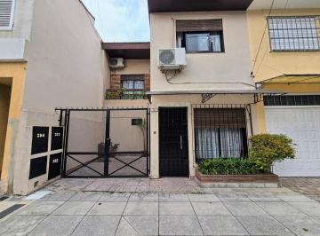 Casa · 71m² · 3 Ambientes · 1 Cochera · Duplex en Venta en Villa Sarmiento