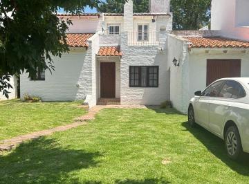 Casa · 175m² · 4 Ambientes · 2 Cocheras · Casa en Aranjuez en Venta Permuta