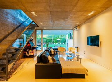 Casa · 241m² · 8 Ambientes · 3 Cocheras · Casa a La Venta 3 Dormis en Puerto Roldan