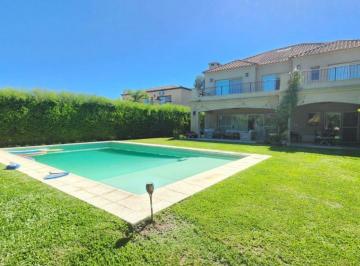 Casa · 360m² · 8 Ambientes · 2 Cocheras · Casa en Venta San Marco Al Rio