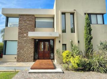 Casa · 264m² · 7 Ambientes · 4 Cocheras · Impecable Casa a La Laguna Barrio San Marco