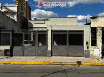 Casa · 160m² · 4 Ambientes · 2 Cocheras · Ramos Mejia Norte Casa en Planta con Gran Fondo Libre
