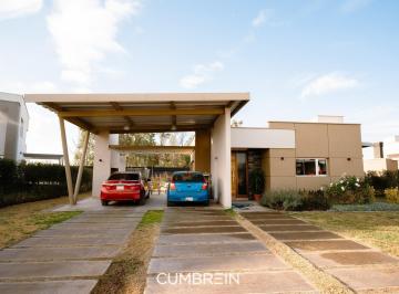 Casa · 216m² · 4 Ambientes · Casa de 3 Dorm. en Alquiler en La Castilla Club de Campo