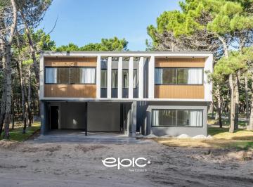 Casa · 280m² · 7 Ambientes · 2 Cocheras · Casa en Venta 7 Ambientes en Villarobles
