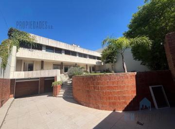 Casa · 547m² · 7 Ambientes · 2 Cocheras · Casa en Venta en Vicente Lopez
