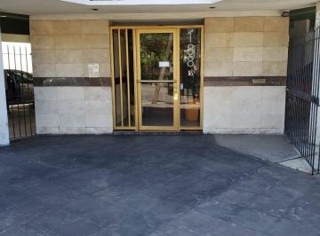 Depto. de 3 amb. tipo semipiso con cochera, que consta de: Living comedor amplio · Alquiler 3 Ambientes con Cochera Lanús Oeste