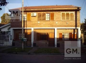 PH · 70m² · 3 Ambientes · PH en Lomas del Mirador