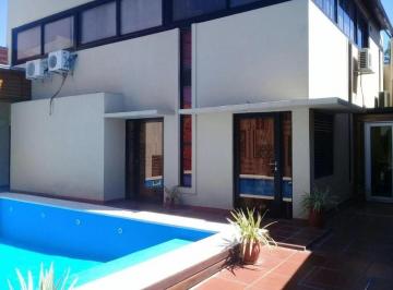 Casa · 260m² · 8 Ambientes · 10 Cocheras · Casa en Venta - 6 Dorm. 2 Baños - Galpón - 288 m² - Santa Fe