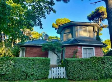 Casa · 144m² · 4 Ambientes · 1 Cochera · Casa en Venta - Pinamar