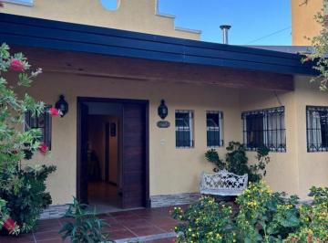 Casa · 460m² · 10 Ambientes · 1 Cochera · Se Vende Casa con Pileta en Barrio Privado Puyehue