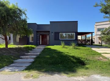 Casa · 170m² · 4 Ambientes · 2 Cocheras · Venta Casa Barrio Santo Domingo a Estrenar