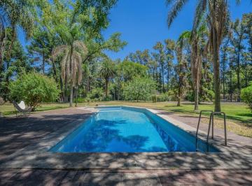Quinta vacacional · 191m² · 5 Ambientes · 3 Cocheras · Venta Quinta con Inmenso Parque · Piscina y Cancha de Tenis
