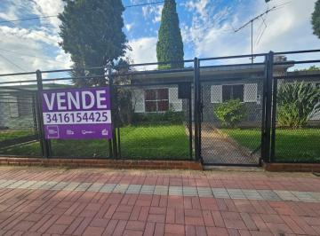 Casa · 110m² · 4 Ambientes · 1 Cochera · Casa a La Venta en Parque Field
