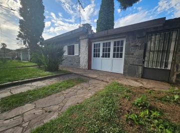 Casa de 4 ambientes, Rosario · Casa a La Venta en Parque Field