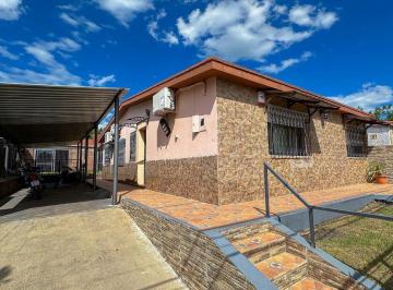 Casa · 132m² · 6 Ambientes · 1 Cochera · Excelente Casa 4 Dorm. con Barbacoa!