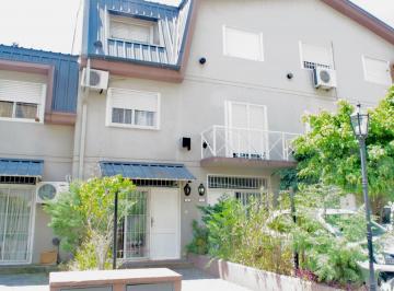 Casa · 93m² · 5 Ambientes · 1 Cochera · Casa Venta Versalles 5 Ambientes Jardin y Cochera