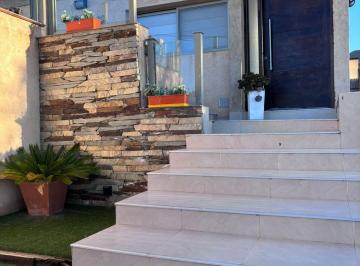 Casa · 160m² · 3 Ambientes · 2 Cocheras · Venta Casa en Barrio Privado El Challao