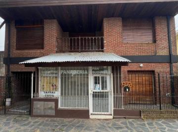 Casa · 236m² · 6 Ambientes · 1 Cochera · Propiedad Compuesta por 2 Casas de 3 Amb c/u 433 m