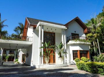 Casa · 418m² · 7 Ambientes · 2 Cocheras · Venta Casa 7 Ambientes Ranelagh Jardin por Inomata