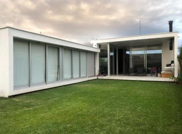 Casa · 214m² · 4 Ambientes · 2 Cocheras · Casa en Venta en Barrio Privado Las Cortaderas 2
