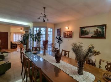 Casa · 431m² · 11 Ambientes · 3 Cocheras · Venta Casa 4/5 Dorm. y Piscina en Guadalupe