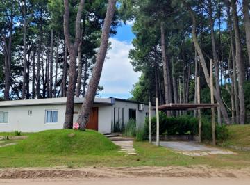 Casa · 134m² · 4 Ambientes · 1 Cochera · Venta de Casa en Barrio Náyades