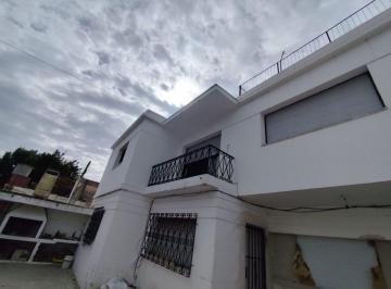 PH · 140m² · 4 Ambientes · 1 Cochera · Venta Gran PH a Refaccionar en Barrio Pueyrredon