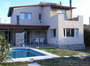 Casa · 170m² · 6 Ambientes · 2 Cocheras · La Cumbre Frente Al Golf