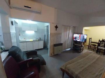 Casa · 192m² · 6 Ambientes · Casa en Venta - 3 Dorm. 1 Baño - Locales - 192 m² - Claromecó
