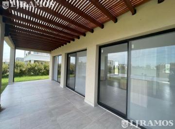 Casa · 784m² · 5 Ambientes · 2 Cocheras · Casa en Venta Sobre Lote Interno El Naudir con Pileta Pg