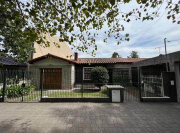 Casa · 110m² · 4 Ambientes · 1 Cochera · En Venta Hermoso Chalet de 200 m Ciudad Jardin de 4 Ambientes F: 10329