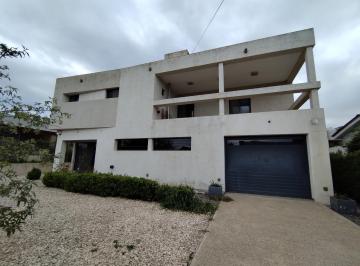 Casa de 6 ambientes, Villa Parque Siquiman · Casa en Venta de Categoria - Punilla, Siquiman - 4 Dorm, Gran Parque