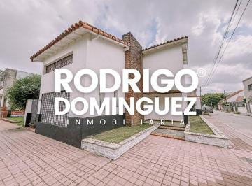 Casa · 192m² · 5 Ambientes · 2 Cocheras · Casa Chalet en Venta en Banfield, Lomas de Zamora, G. B. a. Zona Sur