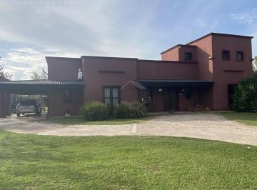Casa · 220m² · 5 Ambientes · 2 Cocheras · Cha Venta. Casa 5 Ambientes. con Pileta. Chacras de Martín Fierro. Capilla del Señor