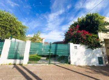 Casa de 4 ambientes, Lanús · Casa 4 Ambientes con Garage, Jardín Amplio y Terraza en Lanús