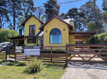 Casa · 250m² · 5 Ambientes · 2 Cocheras · Chalet Cinco Ambientes. Olga 700. Sierras de Los Padres. Venta.