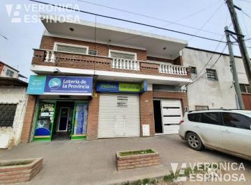 Casa · 260m² · 4 Ambientes · 3 Cocheras · Casa de Cuatro Ambientes en Venta - Villa Luzuriaga. Importante Propiedad, Renta Asegurada!
