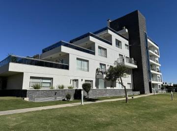 Departamento · 117m² · 5 Ambientes · 1 Cochera · Departamento 2 Dorm., Uno en Suite, Balcón, con Cochera (Pb "C")