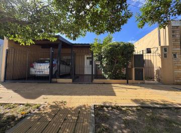 Casa · 145m² · 4 Ambientes · 1 Cochera · Casa en Venta en San Antonio de Padua con Departamento