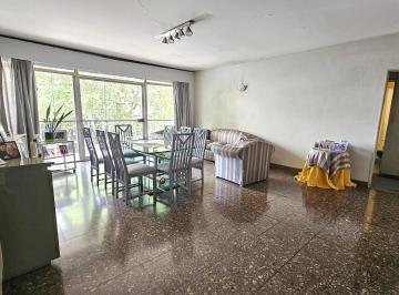Departamento de 4 ambientes, Recoleta · Departamento de 4 Ambientes con Dependencia y Gran Patio en Venta – Recoleta