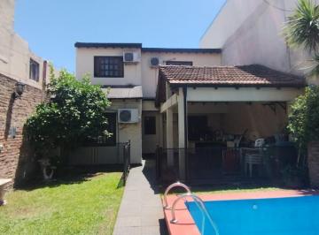 Casa de 7 ambientes, Villa General Mitre · 2 Casas en 1 Terreno.